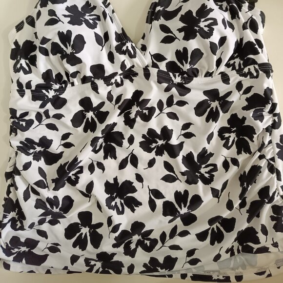 Island Escape Plus Size Floral-Print Halter White 20W - Picture 3 of 9